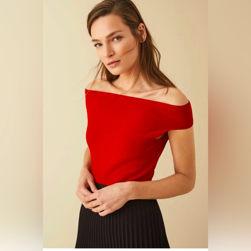 REISS - Size XS - Off the shoulder - Megan Bardot Top